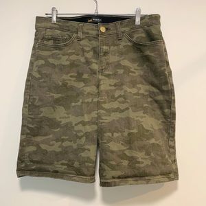 Lee Denim Camouflage Green Pattern Shorts, Size 12, Mid Rise Flex Motion